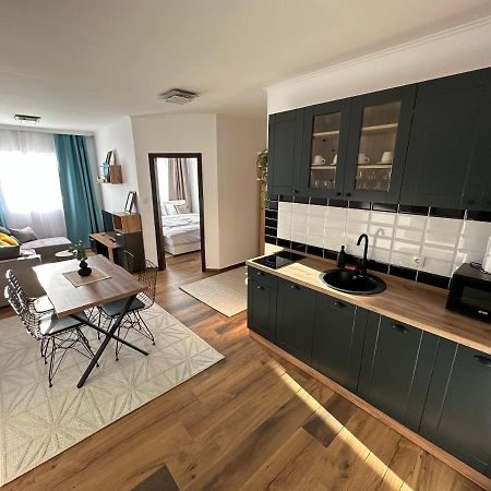 Sky Lux Apartmani Surcin Luaran gambar