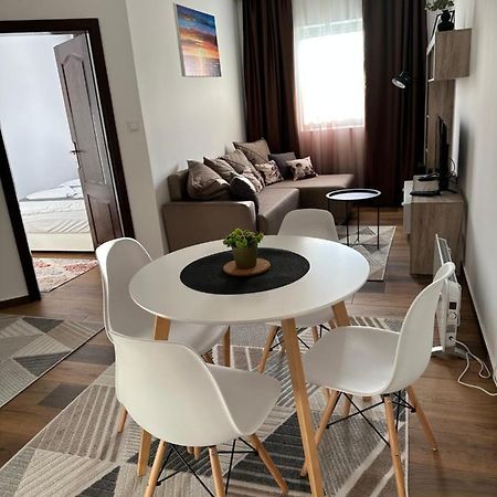 Sky Lux Apartmani Surcin Luaran gambar
