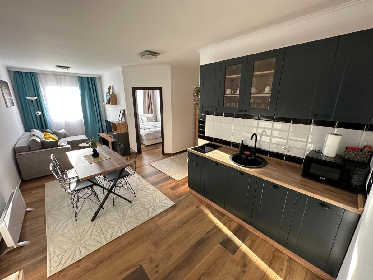 Sky Lux Apartmani Surcin Luaran gambar