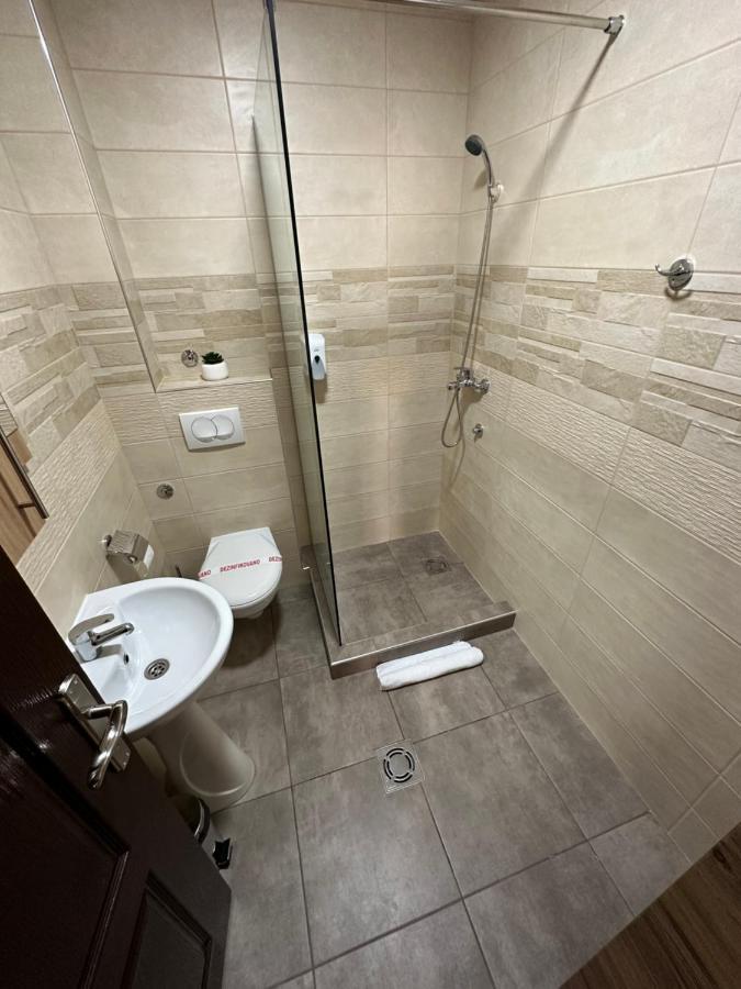 Sky Lux Apartmani Surcin Luaran gambar