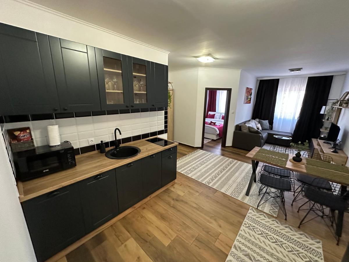 Sky Lux Apartmani Surcin Luaran gambar