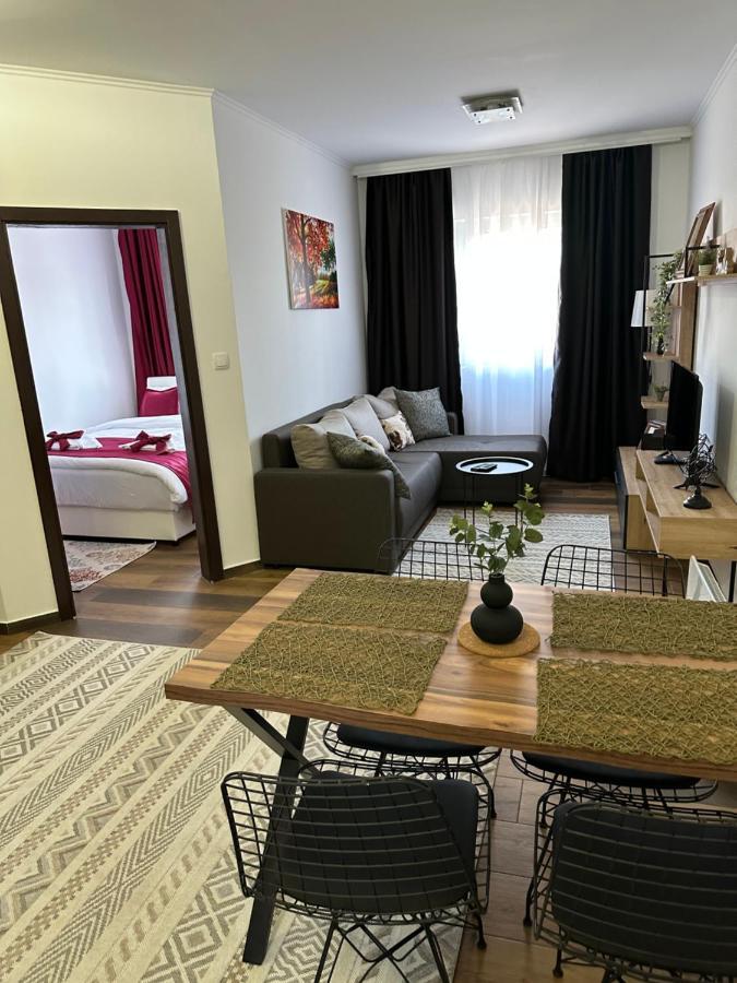 Sky Lux Apartmani Surcin Luaran gambar