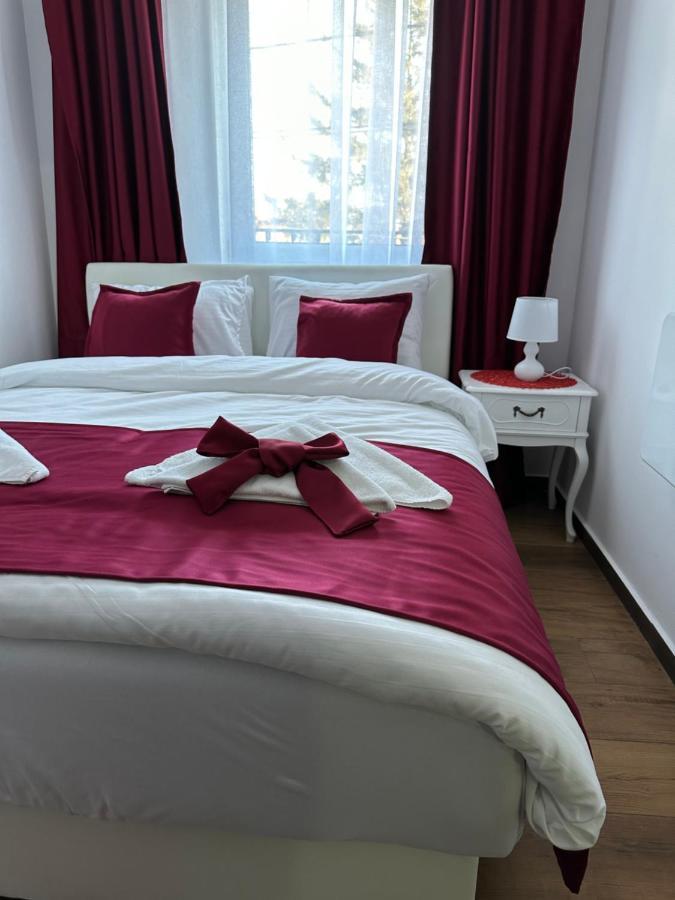 Sky Lux Apartmani Surcin Luaran gambar