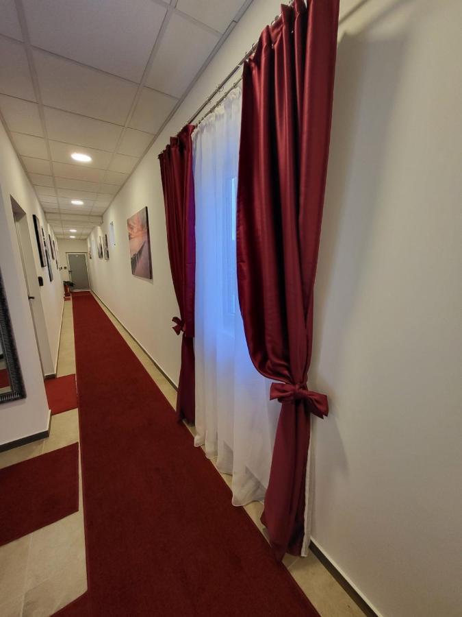 Sky Lux Apartmani Surcin Luaran gambar