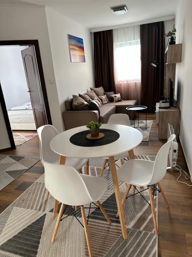 Sky Lux Apartmani Surcin Luaran gambar