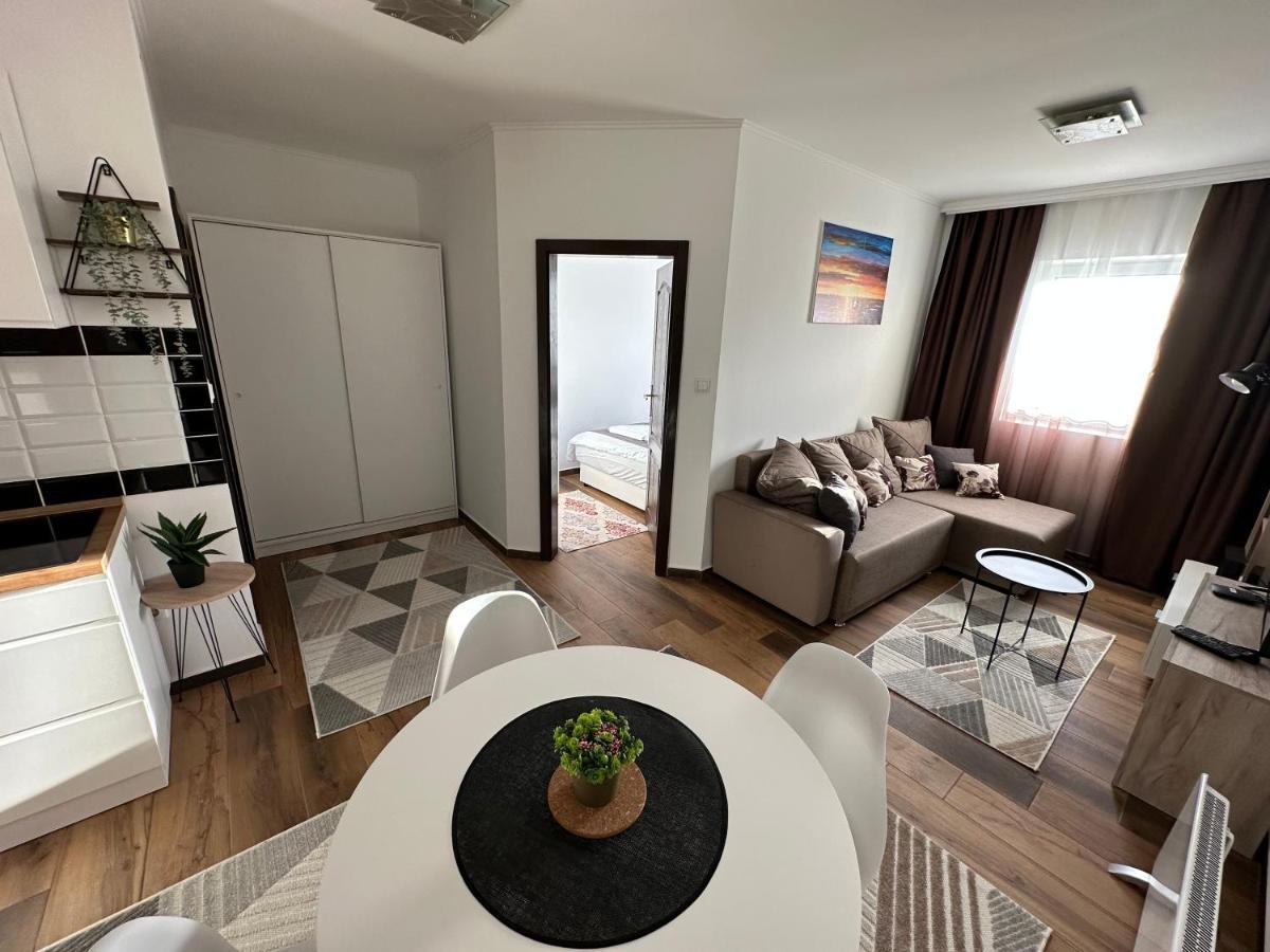 Sky Lux Apartmani Surcin Luaran gambar