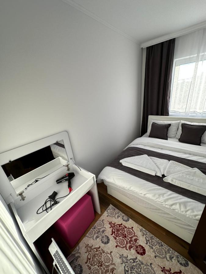 Sky Lux Apartmani Surcin Luaran gambar