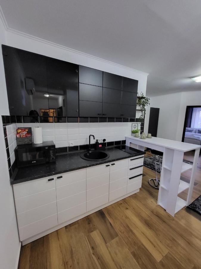 Sky Lux Apartmani Surcin Luaran gambar