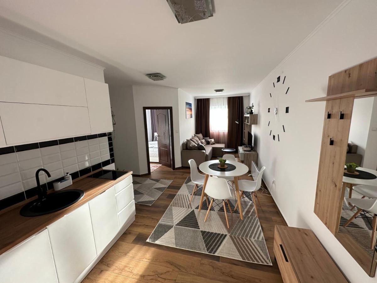 Sky Lux Apartmani Surcin Luaran gambar