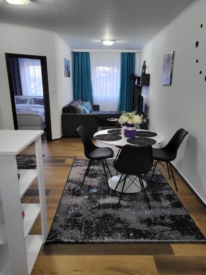 Sky Lux Apartmani Surcin Luaran gambar