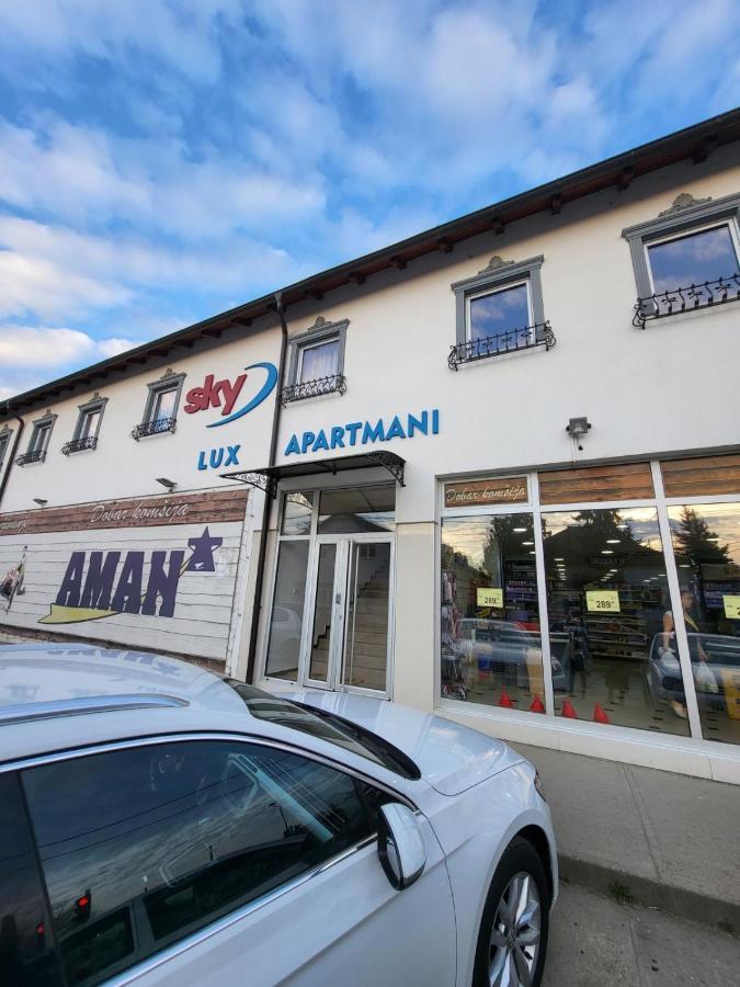 Sky Lux Apartmani Surcin Luaran gambar