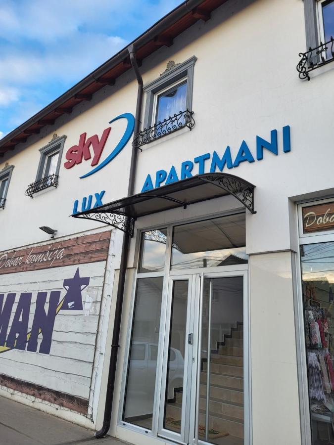 Sky Lux Apartmani Surcin Luaran gambar